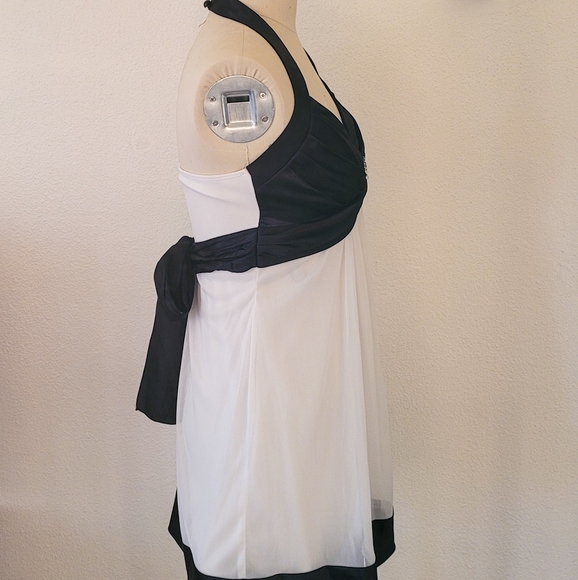 Beautiful  short dress - Picture 3 of 3